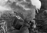 Flaggenhissung 2. Mai 1945, Reichstag Berlin